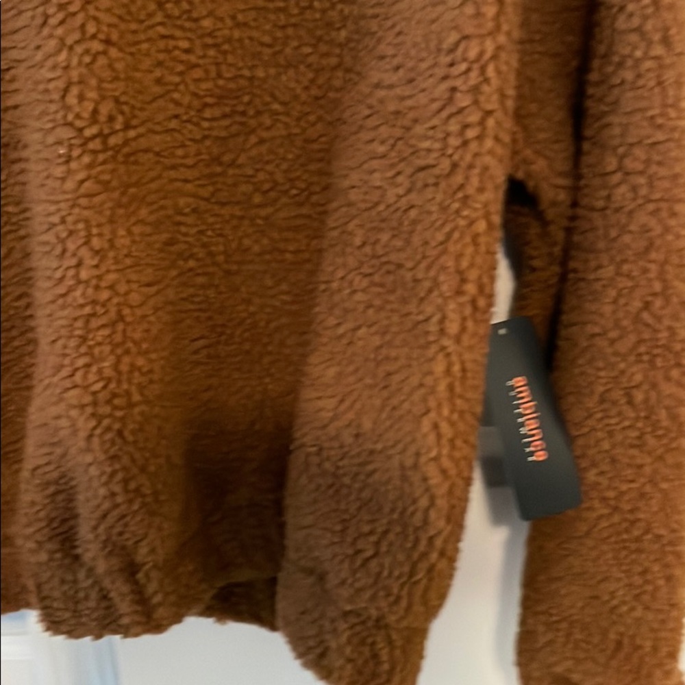 Two sweaters - Picture 5 of 5